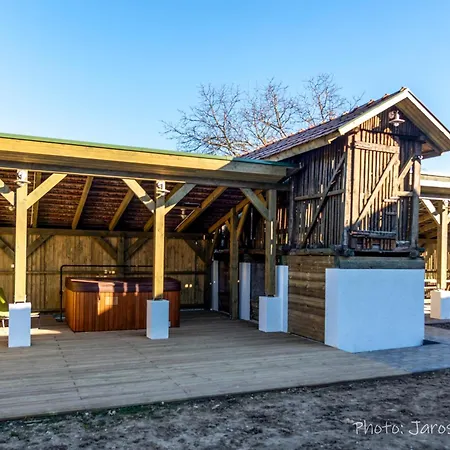 A Svajci Portaja וילה Tiszadada