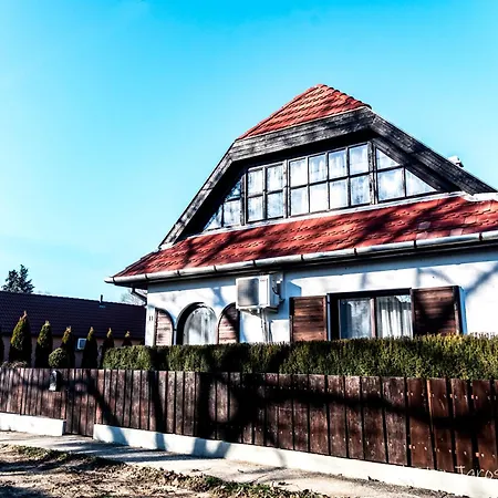 וילה A Svajci Portaja Tiszadada