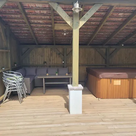 וילה A Svajci Portaja Tiszadada