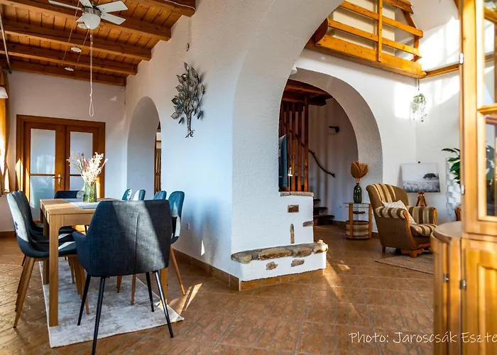 A Svajci Portaja וילה Tiszadada